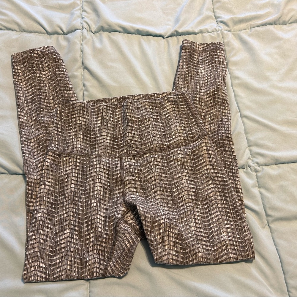 Lululemon Wunder Under HRTight 25”- Gray and White Arrow Jacquard - Picture 3 of 8